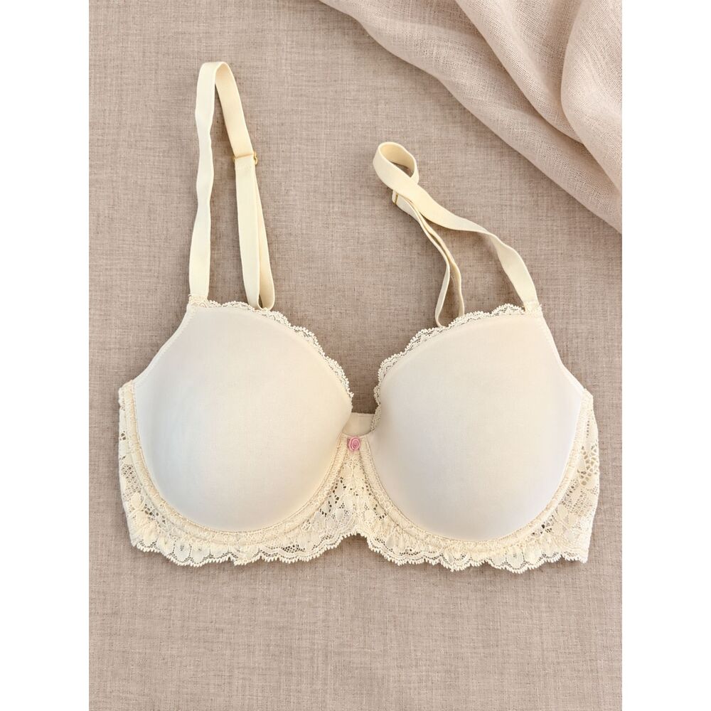 Victoria’s Secret Elegant Cream Lace Trim Bra